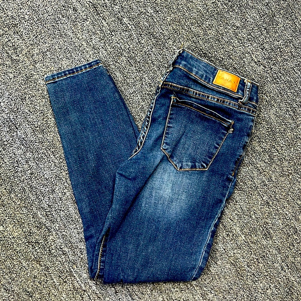 Tahari classic skinny jeans